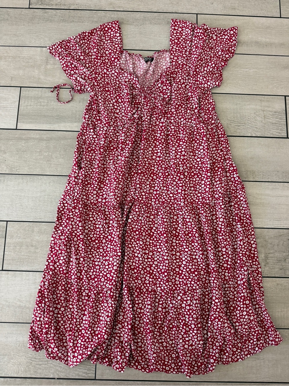BloomChic Red Floral Tiered Casual Dress with Flutter Sleeves